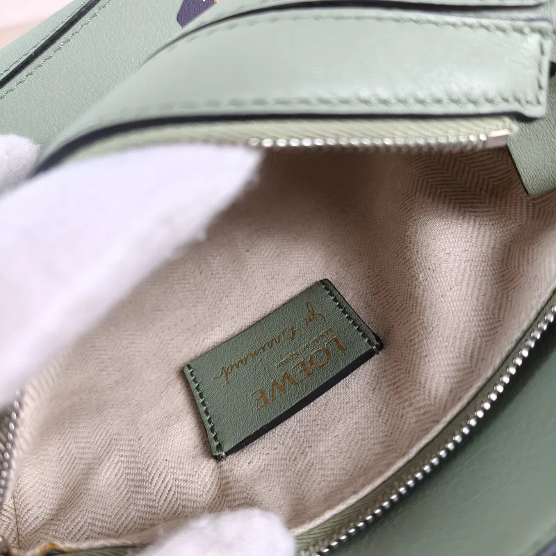 LOEWE Crossbody Bag Puzzle Green Calfskin Mini 18 × 8 × 12.5 cm — detail view 11 of 12