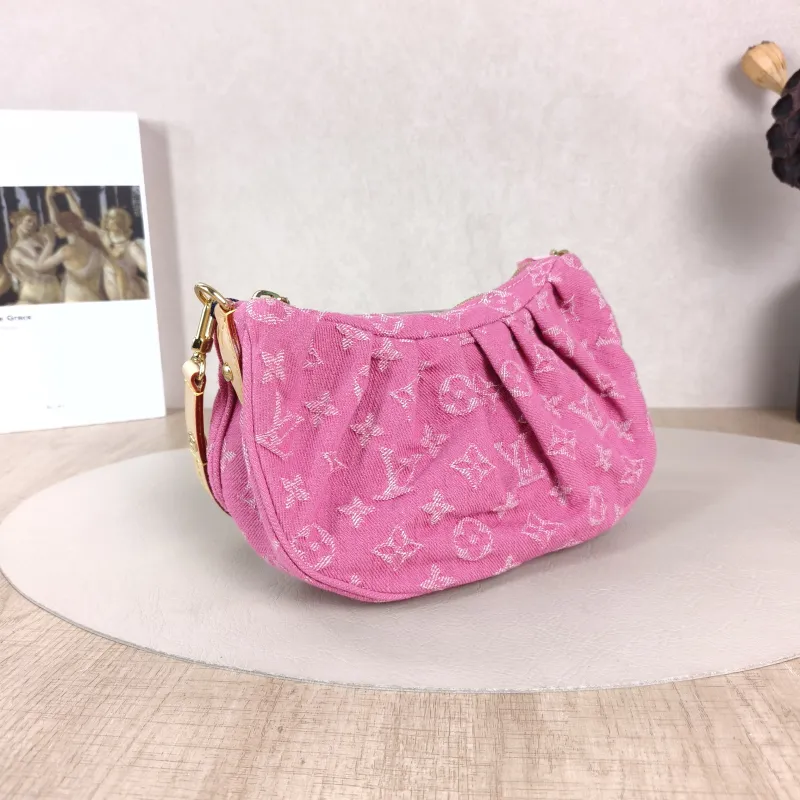 Louis Vuitton Shoulder Bag Pochette Valley Red One Size21 × 7 × 15 cm — cover view 2 of 5