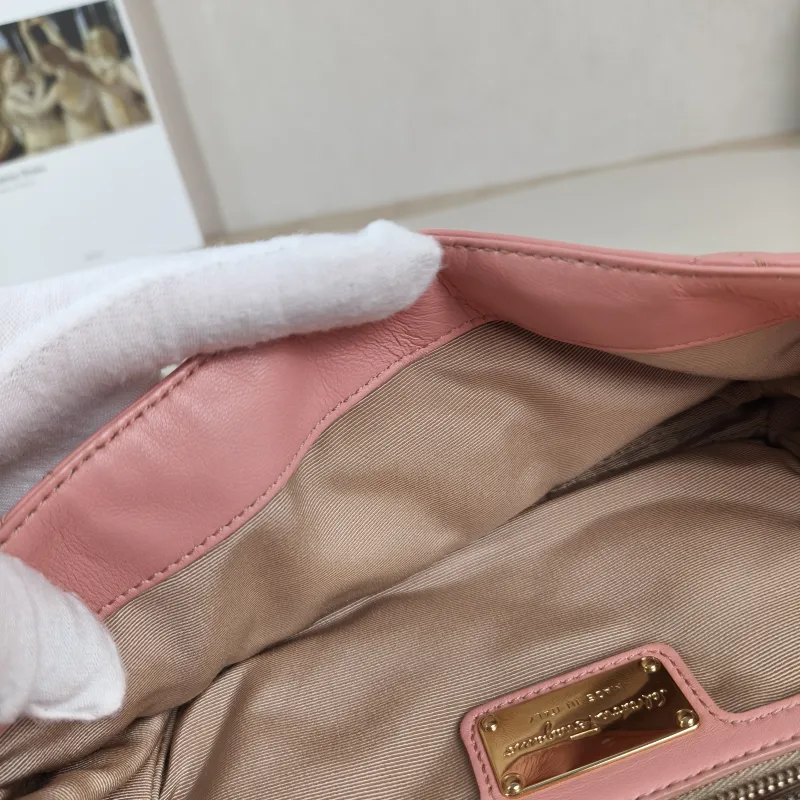 FERRAGAMO Shoulder Bag Shoulder Bag Pink Lambskin One Size24 × 5 × 15.5 cm — detail view 2 of 13