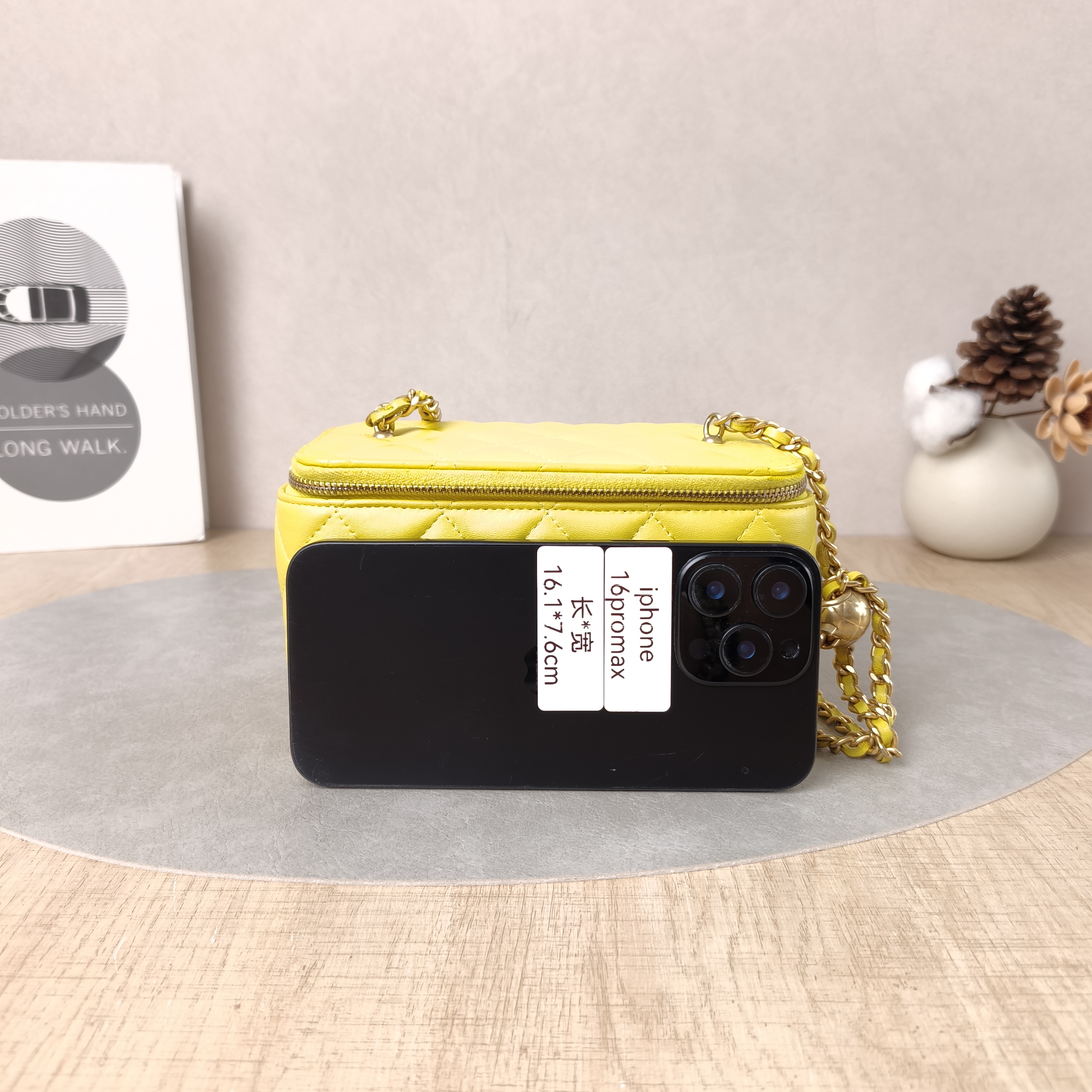 Chanel Crossbody Bag Edition Yellow Lambskin One Size16 × 8 × 9.5 cm — cover view 3 of 5