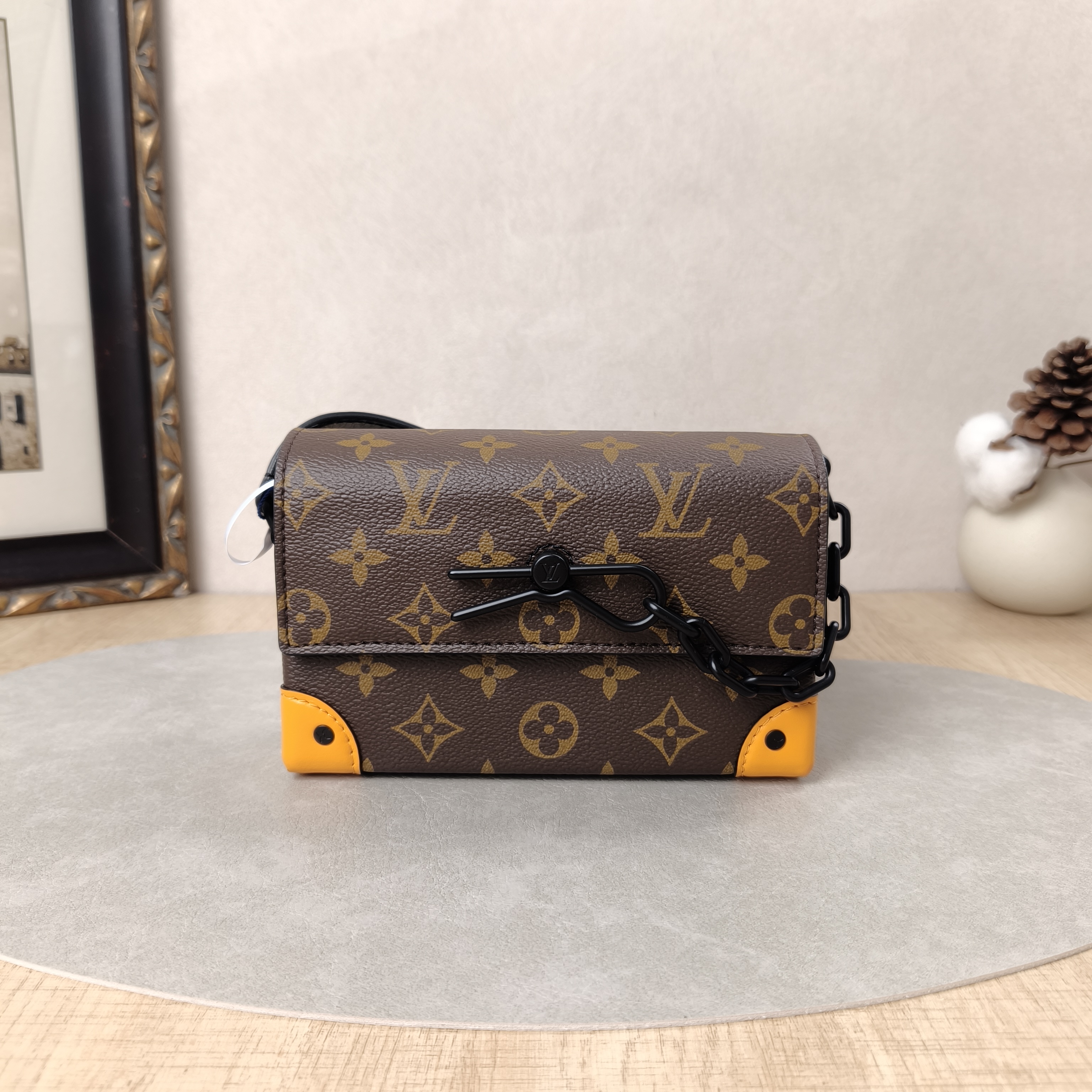Louis Vuitton Crossbody Bag Steamer Box Yellow · Black · Monogram PVC · Calfskinmini18 × 6.5 × 11 cm
