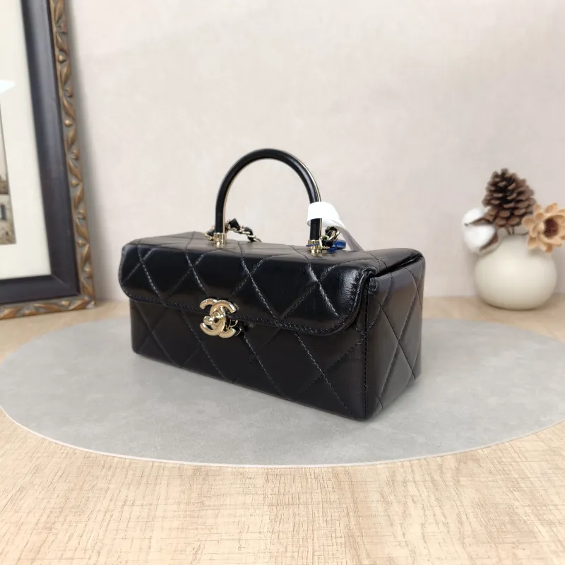 Chanel Crossbody Bag23k Box Bag Black CC alfskin22 × 9 × 10.5 cm — cover view 3 of 6