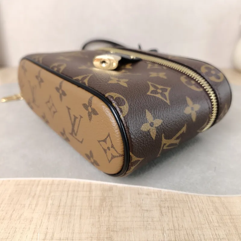 Louis Vuitton Shoulder Bag VANITY POUCH Cosmetic Bag Monogram PVC 19 × 6.5 × 11.5 cm — detail view 10 of 10