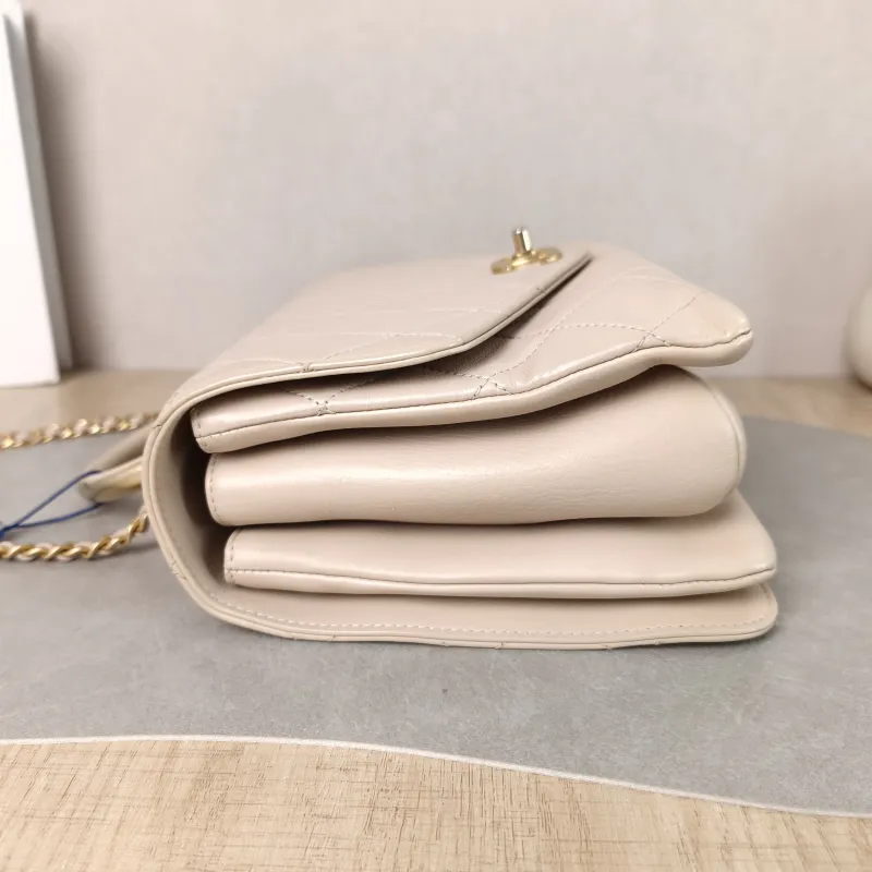 Chanel Crossbody Bag Crossbody Bag Beige Calfskin One Size24 × 10 × 16 cm — detail view 9 of 13