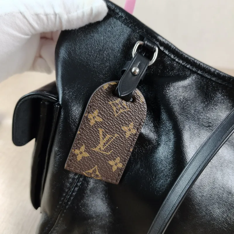 Louis Vuitton Crossbody Bag Carryall Cargo Vibe Black SL ambskin Small 33.5 × 15 × 23 cm — detail view 9 of 10