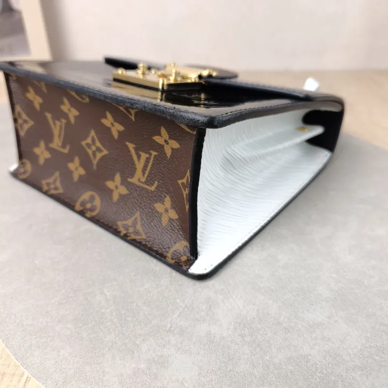 Louis Vuitton Crossbody Bag Spring Street Black Patent Leather · PVC 17 × 8.5 × 16 cm — detail view 11 of 14