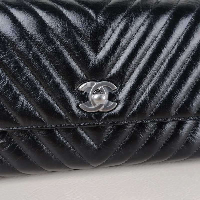 Chanel Crossbody Bag v Coco Handle​ Black Calfskin Small 24 × 10 × 14 cm — detail view 13 of 16