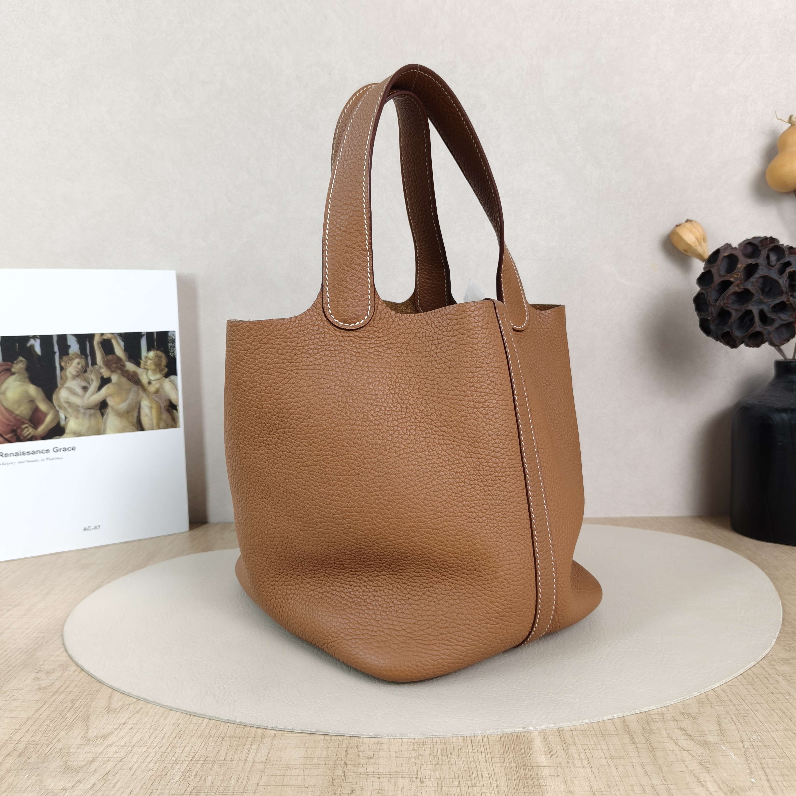 Hermès Top Handle Bag Picotin Lock 22 22 Clemence Taurillon TC Calfskin Medium22 × 18 × 21 cm — cover view 5 of 5