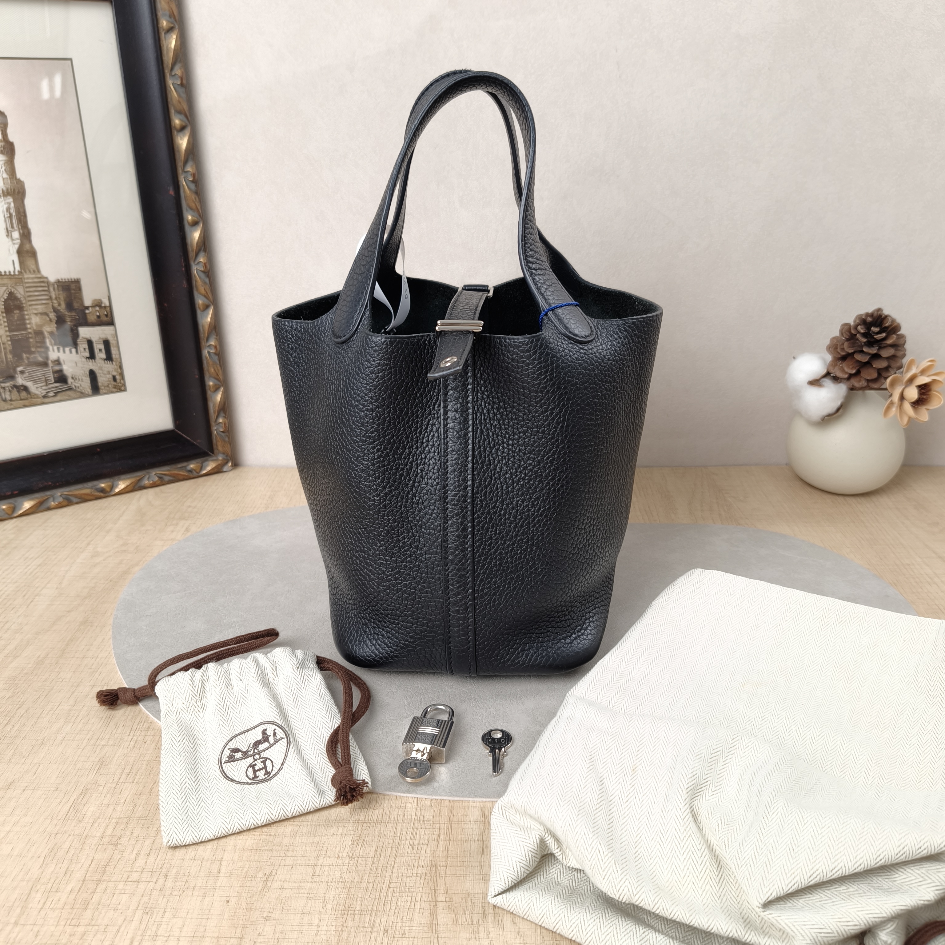 Hermès Top Handle Bag Picotin Lock 18 18Black Clemence Taurillon TC Calfskin Small18 × 13 × 19 cm — cover view 2 of 11