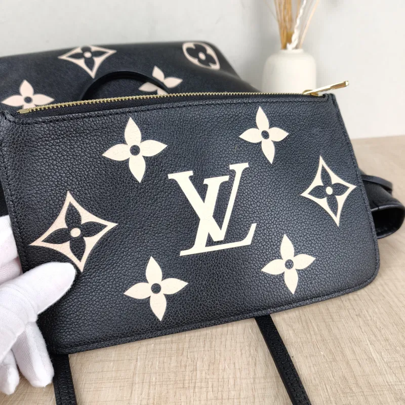 Louis Vuitton Shoulder Bag Neverfull Black · White Calfskin Medium 31 × 14 × 28 cm — detail view 8 of 10