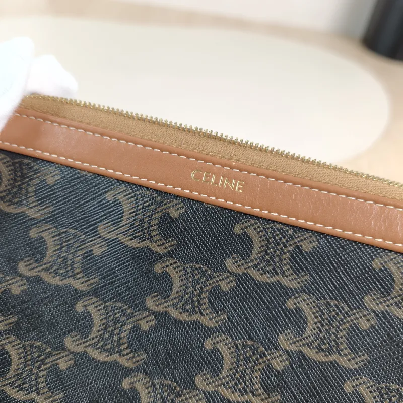 CELINE Cosmetic Bag Triomphe Cosmetic Bag Monogram PVC Medium22 × 8 × 13 cm — detail view 2 of 10