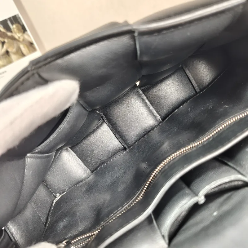 Bottega Veneta Crossbody Bag Padded Cassette Woven Black Lambskin Medium 26 × 8 × 18 cm — detail view 11 of 11