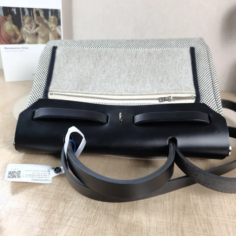 Hermès Crossbody Bag Herbag 31 Black · White Canvas Medium 30.5 × 11 × 25.5 cm u — detail view 1 of 14