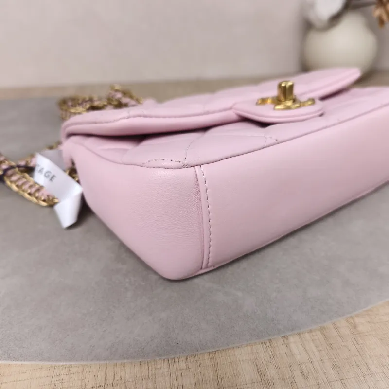 Chanel Crossbody Bag Woven Shoulder Strap Editioncf mini Pink Lambskin mini20 × 6 × 12 cm — detail view 4 of 14