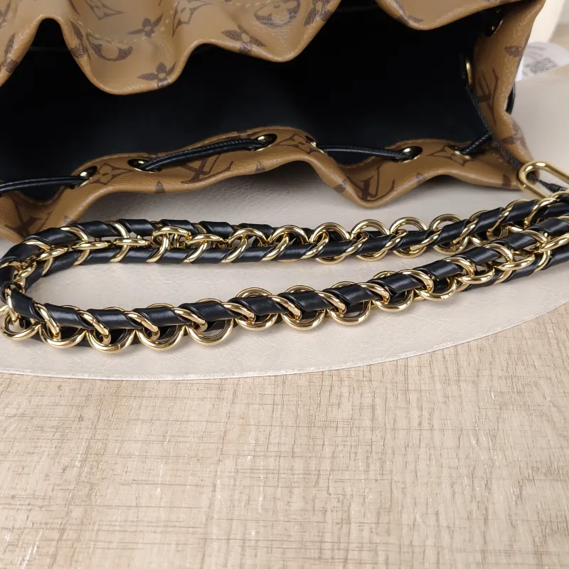 Louis Vuitton Shoulder Bag NOÉ TRUNK Monogram PVC Small 23 × 8 × 27 cm — detail view 9 of 9