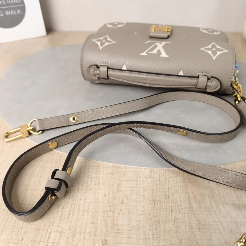 Louis Vuitton Crossbody Bag Pochette Métis East West Empreinte Embossed Calfskin Small21.5 × 6 × 13.5 cm — detail view 6 of 14