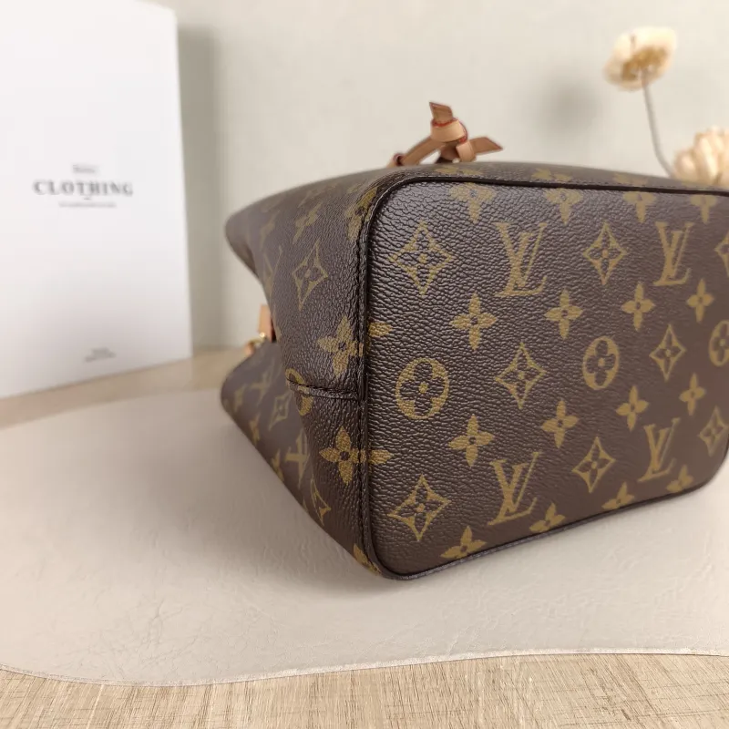 Louis Vuitton Crossbody Bag NÉONOÉ Bucket Bag BB Monogram PVC BB 20 × 13 × 20 cm — detail view 9 of 10
