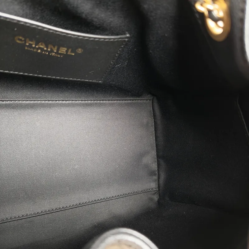 Chanel Shoulder Bag25Bag Black Grained Calfskin Small26 × 14 × 30 cm — detail view 2 of 11