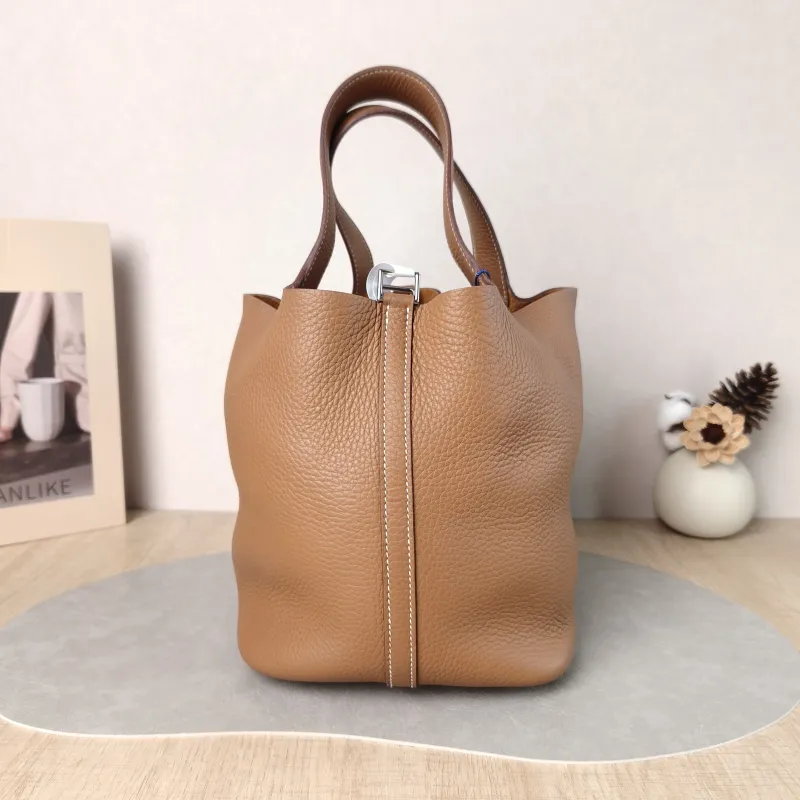 Hermès Top Handle Bag Picotin Lock 22 22 37 Brown TC Calfskin Medium 22 × 17 × 21 cm W