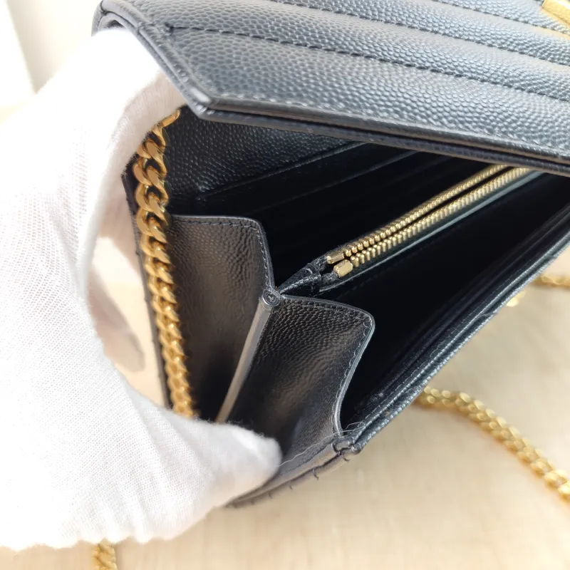SAINT LAURENT Crossbody Bag CASSANDRE ENVELOPE Black Calfskin One Size22.5 × 4 × 14 cm — detail view 10 of 11
