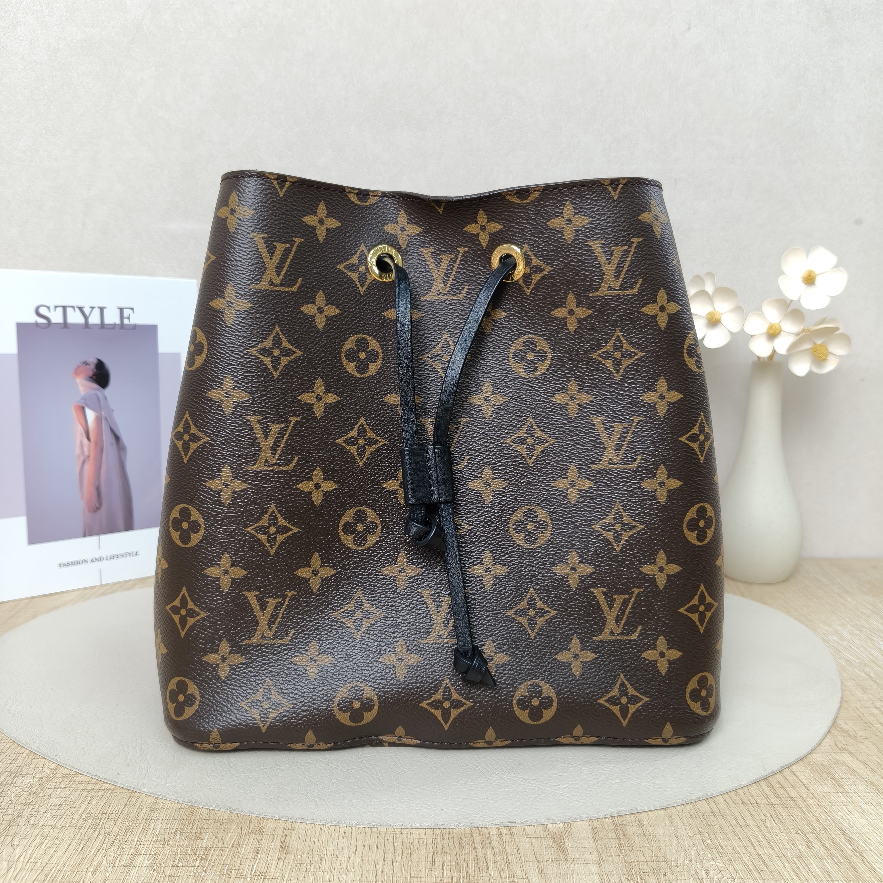 Louis Vuitton NÉONOÉBucket Bag Medium Monogram Microchip Edition · Shoulder Strap · 26 × 17.5 × 26 cm