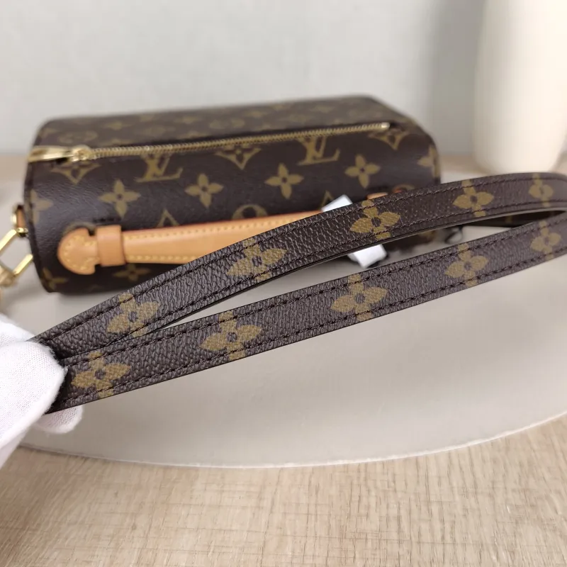 Louis Vuitton Crossbody Bag Pochette Métis East West Monogram PVC Small 21.5 × 6 × 13.5 cm — detail view 14 of 14
