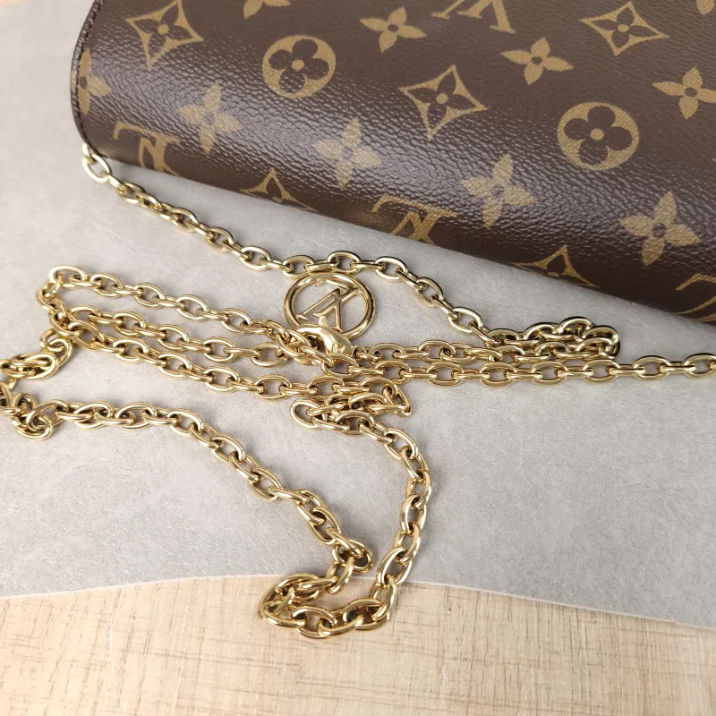 Louis Vuitton Crossbody Bag LILY Chain Bagwoc Monogram PVC 21 × 3.5 × 10.5 cm — detail view 2 of 10