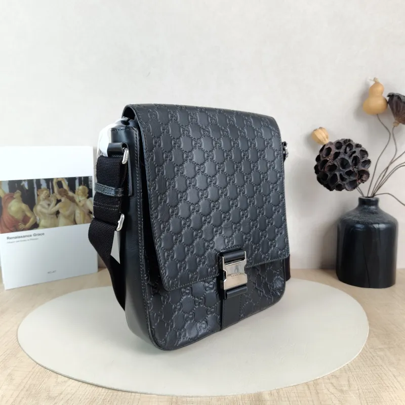 GUCCI Crossbody Bag Messenger Bag Crossbody Bag Black Calfskin One Size25 × 6 × 28 cm — cover view 2 of 5