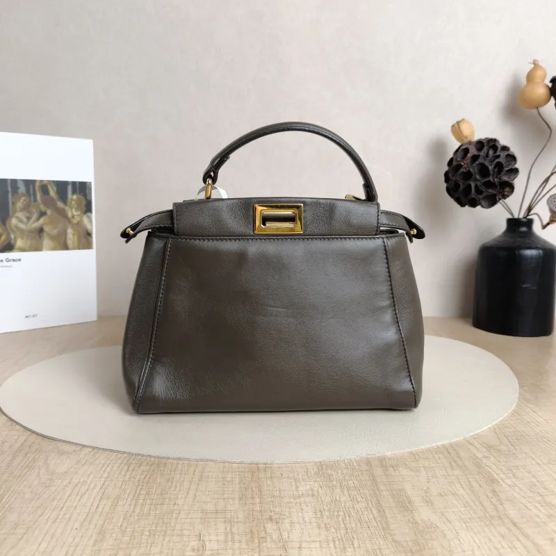 FENDI Crossbody Bagpeekaboo lconic Crossbody Bag Lambskin Small23 × 11 × 18 cm