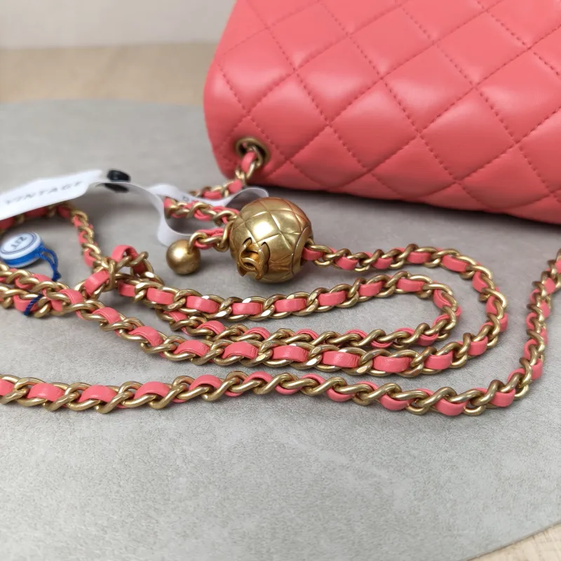 Chanel Crossbody Bag Pink Lambskinmini17 × 8 × 13.5 cm — detail view 15 of 19