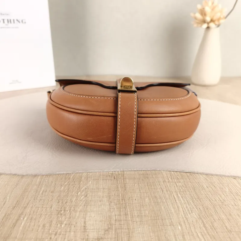 CELINE Crossbody Bag Besace 16 Caramel Calfskin Small 19 × 6 × 17 cm — cover view 2 of 5