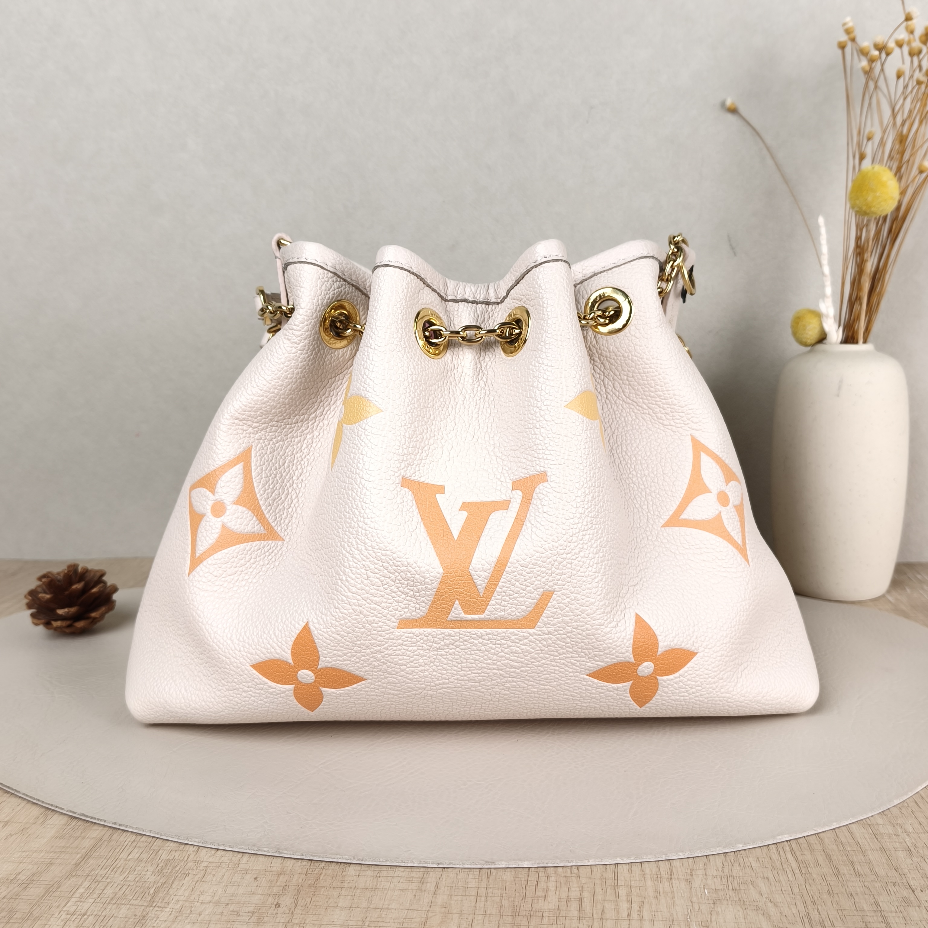 Louis Vuitton Crossbody Bag BUNDLE Beige Empreinte Embossed Calfskin Monogram Medium28 × 11.5 × 20 cm — cover view 4 of 5