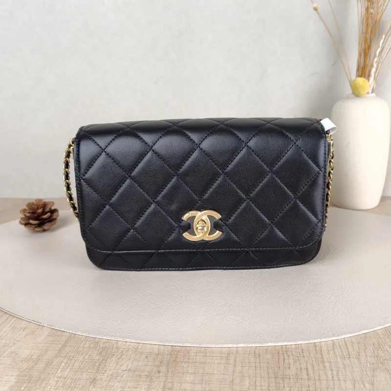 Chanel Crossbody Bag Crossbody Bag Black Lambskin One Size21 × 6 × 13 cm