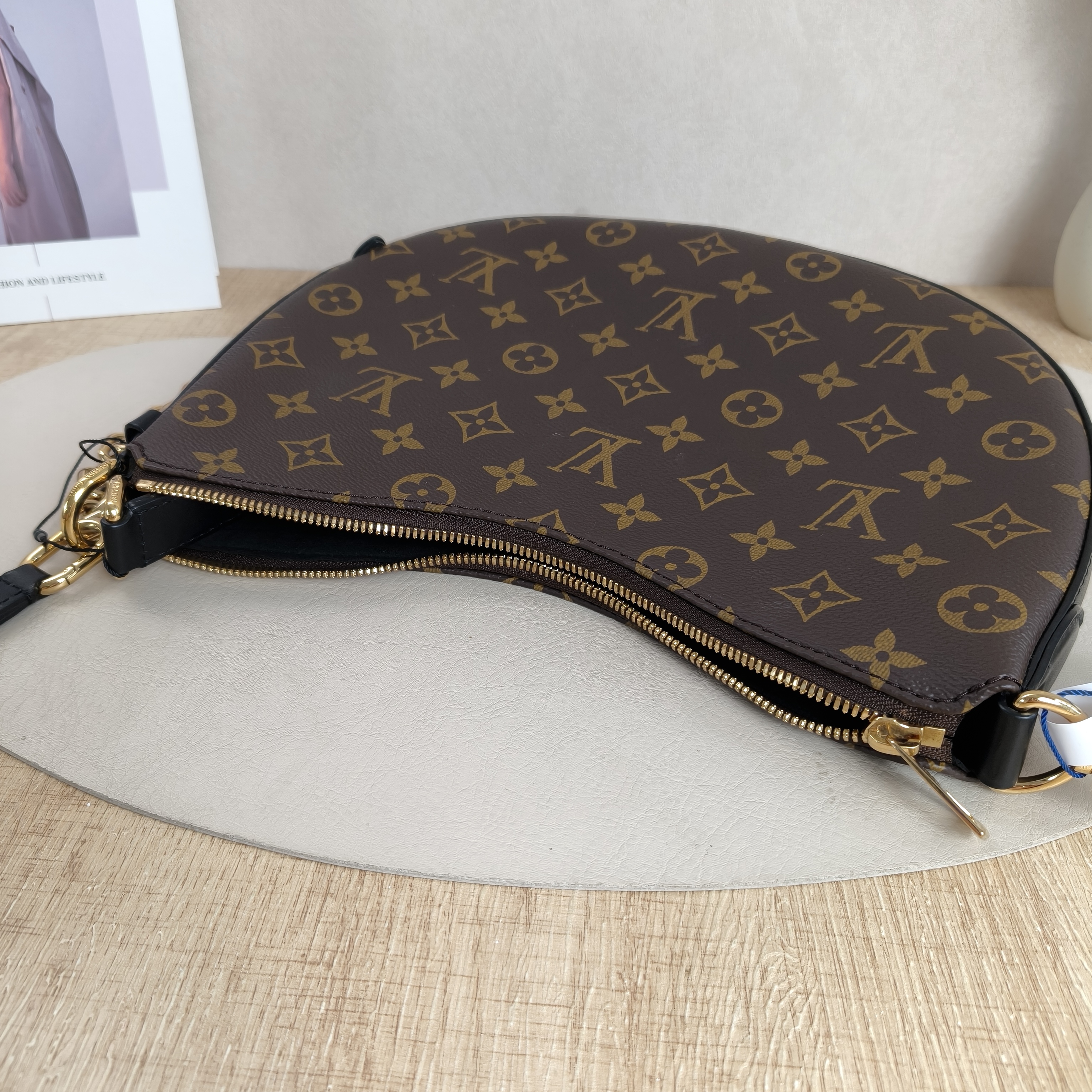 Louis Vuitton Shoulder Bag COOKIE Monogram PVCBB28.5 × 5 × 19 cm — cover view 2 of 10