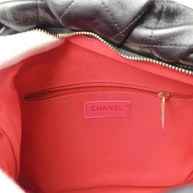 Chanel Shoulder Bag hobo Black Lambskin One Size 32 × 10 × 26 cm 29 — detail view 8 of 15