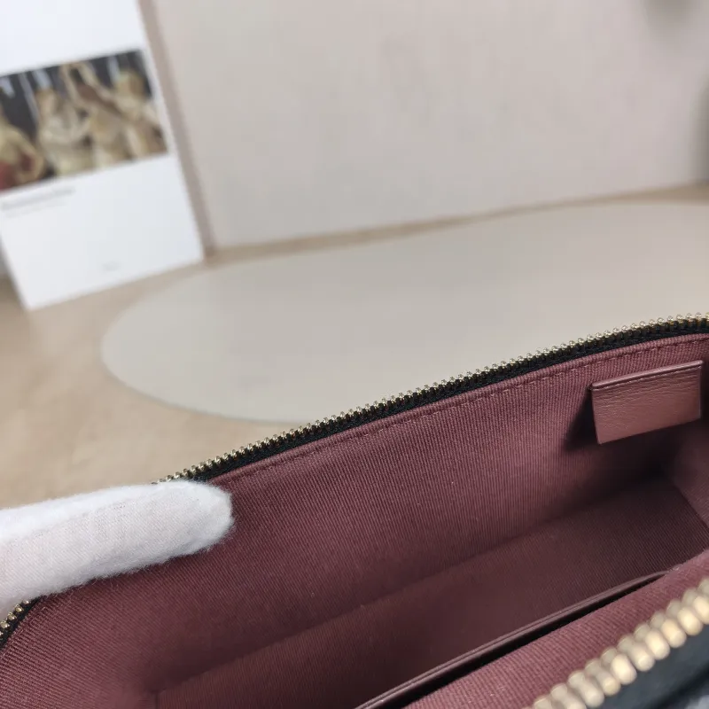 Chanel Crossbody Bag lp Box Bag Top Handle Crossbody Bag Black Calfskin One Size 19.5 × 5 × 17 cm — detail view 7 of 13