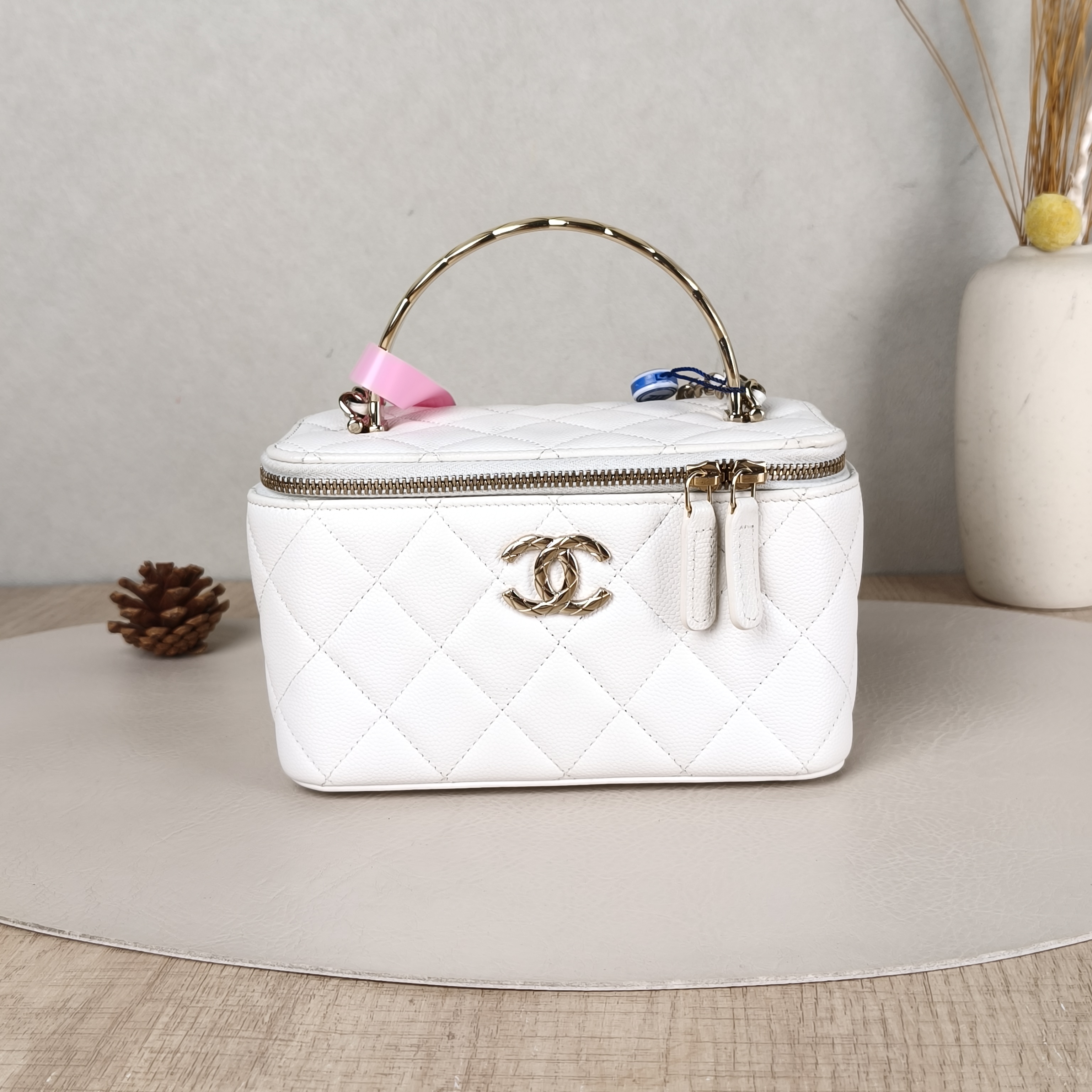 Chanel Crossbody Bag COCO Crush Edition White Grained Calfskinmini16 × 8 × 9.5 cm