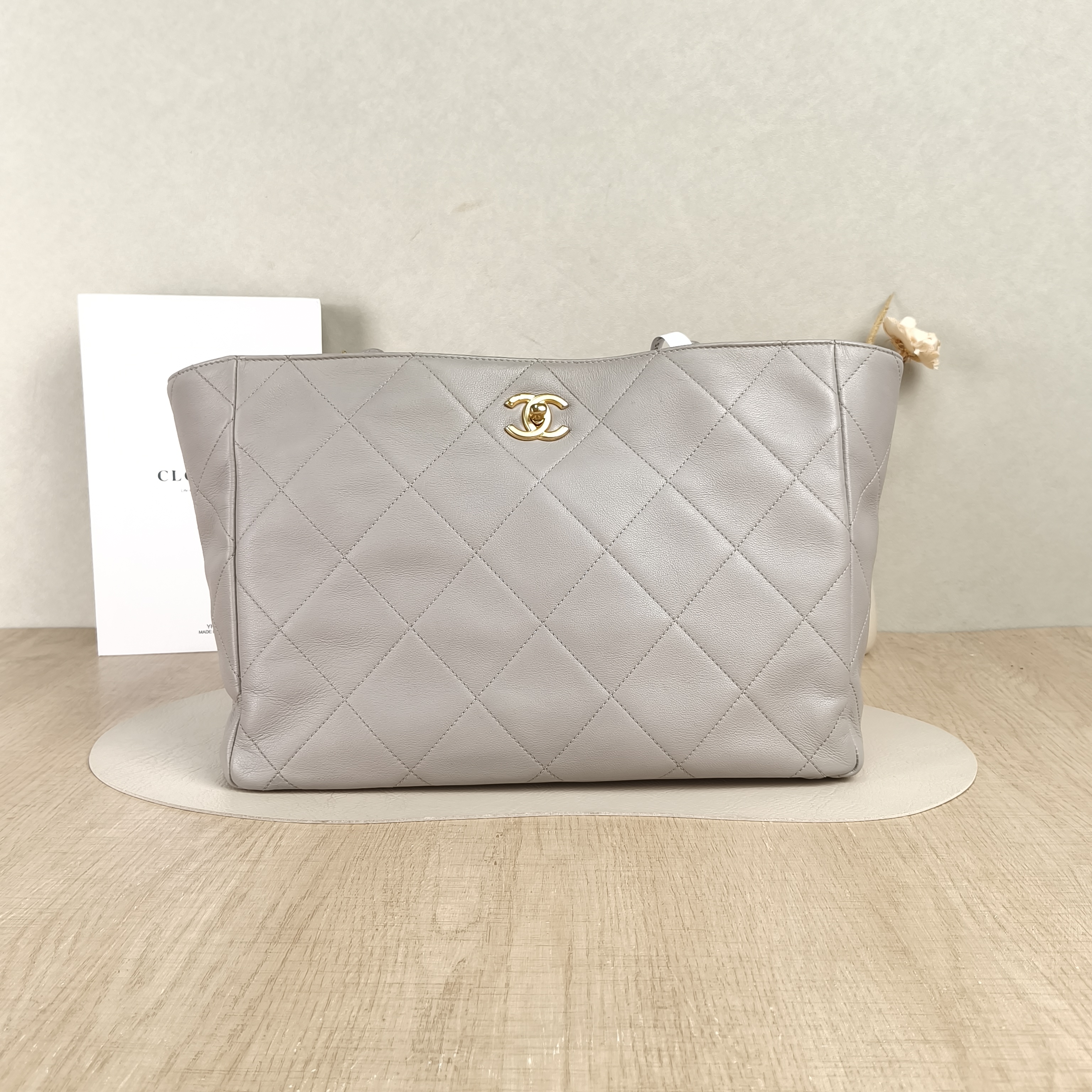 Chanel Shoulder Bag Tote Bag Grey Calfskin One Size32 × 12 × 23 cm