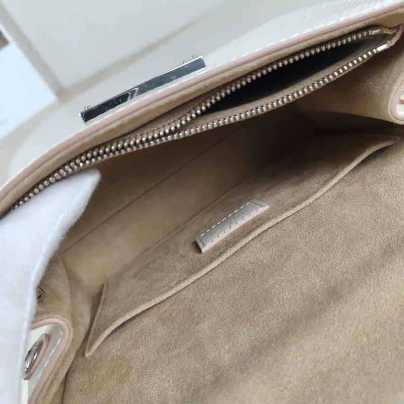 Louis Vuitton Crossbody Bag CLUNY White Epi Embossed Calfskin Mini 20 × 7.5 × 16 cm — detail view 6 of 14