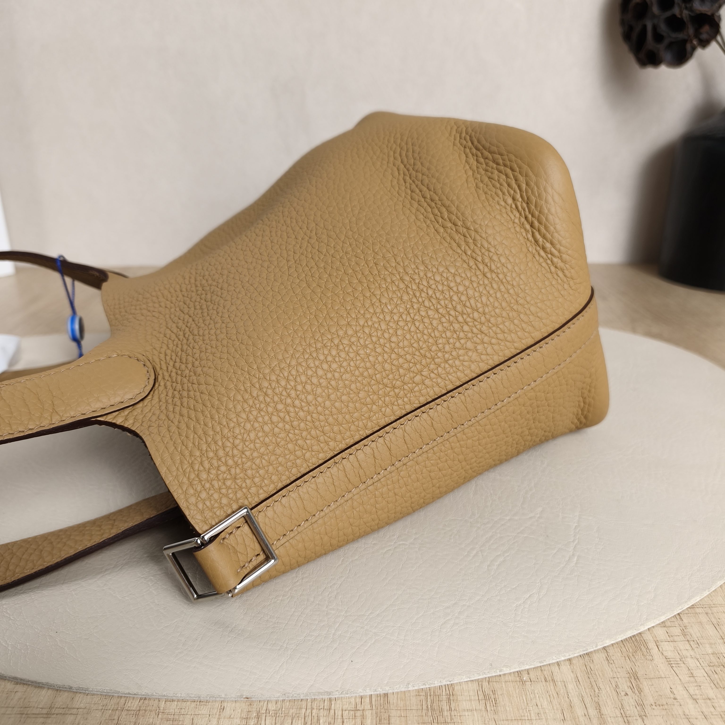 Hermès Top Handle Bag Picotin Lock 18 184B Taurillon Clemence TC Calfskin Small18 × 13 × 18 cm — cover view 3 of 11