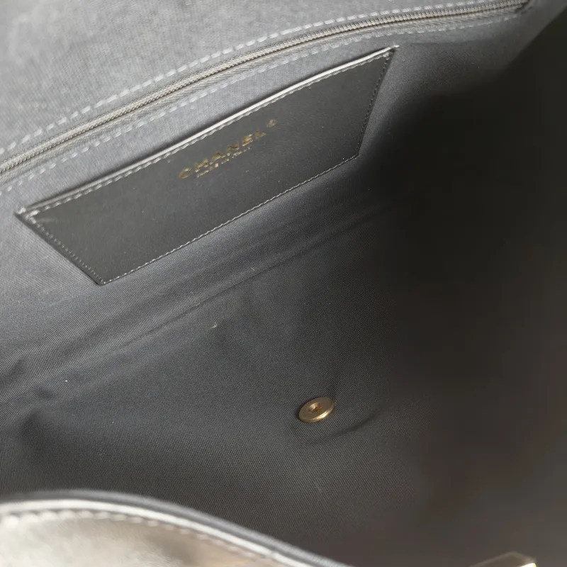 Chanel Shoulder Bag 25k hobo Black Calfskin 43 × 9 × 36 cm — detail view 1 of 12