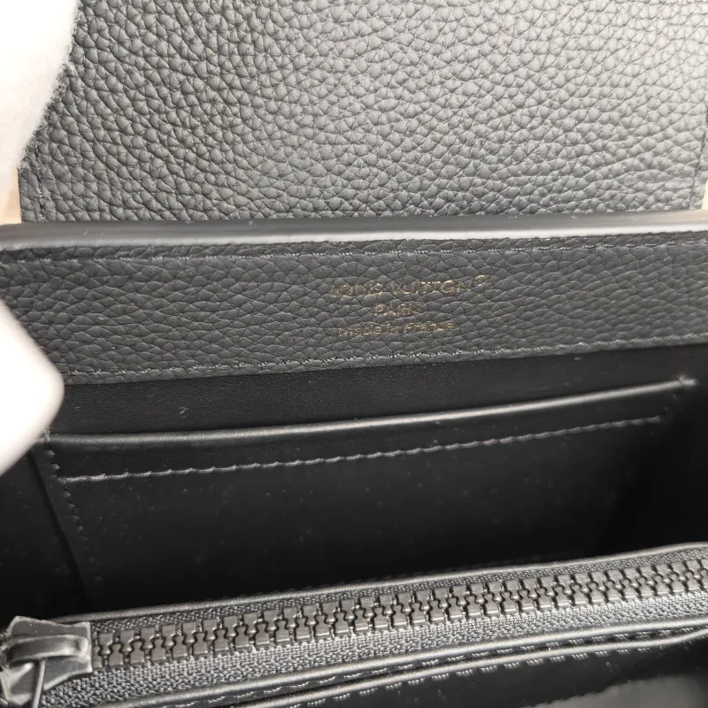 Louis Vuitton Crossbody Bag Capucines East West Black Calfskinmini22 × 8 × 12 cm — detail view 5 of 14