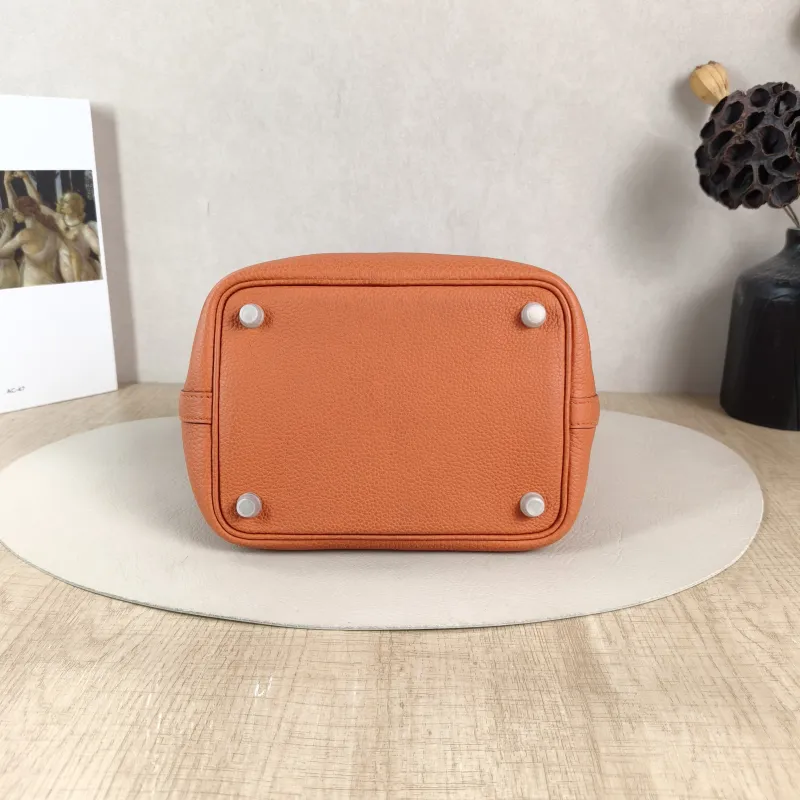 Hermès Top Handle Bag Picotin Lock 18 1836 Red TC Calfskin Small18 × 13 × 18 cm — cover view 2 of 6