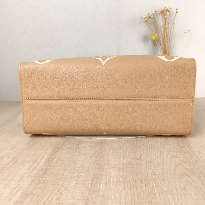 Louis Vuitton Shoulder Bag Onthego Medium Caramel · White Calfskin Medium 35 × 14 × 27 cm — cover view 5 of 5