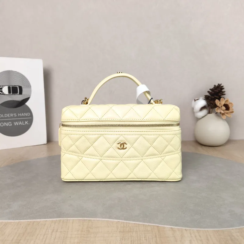 Chanel Crossbody Bag lp Yellow Grained Calfskin One Size 19.5 × 5 × 17 cm