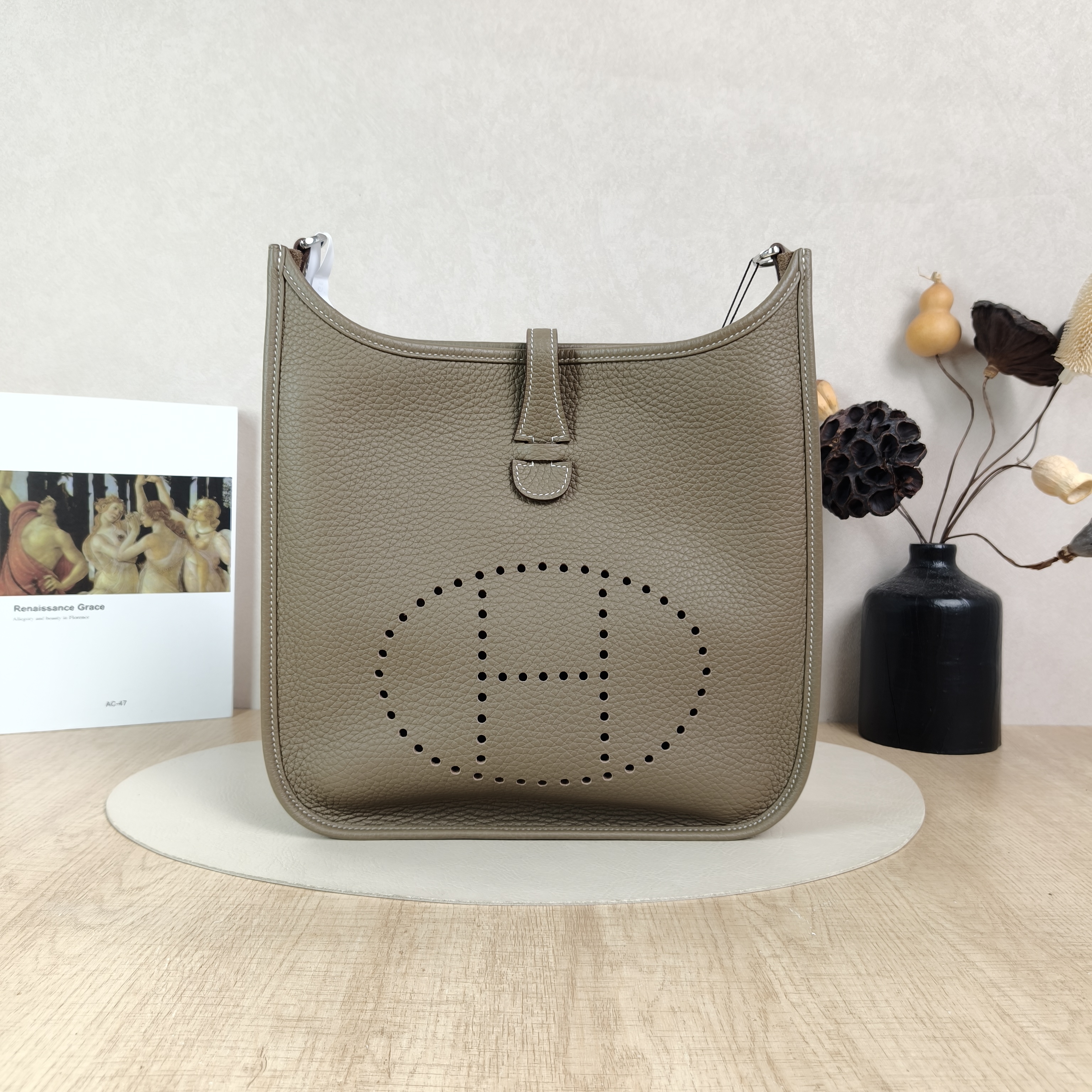 Hermès Crossbody Bag Evelyne 29 29 TC Calfskin Small29 × 8 × 30 cm