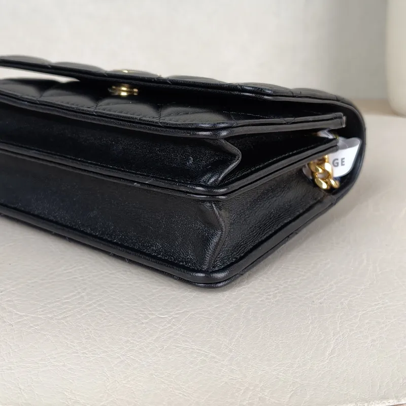 Chanel Crossbody Bag22b woc Black Lambskin15.5 × 4.5 × 11 cm — detail view 3 of 12