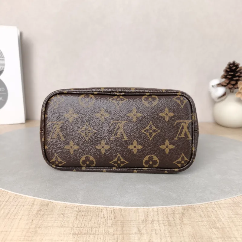 Louis Vuitton Crossbody Bag NEVERFULL INSIDE OUT BB Black PVC · Calfskin BB26.5 × 11 × 16.5 cm — cover view 3 of 6