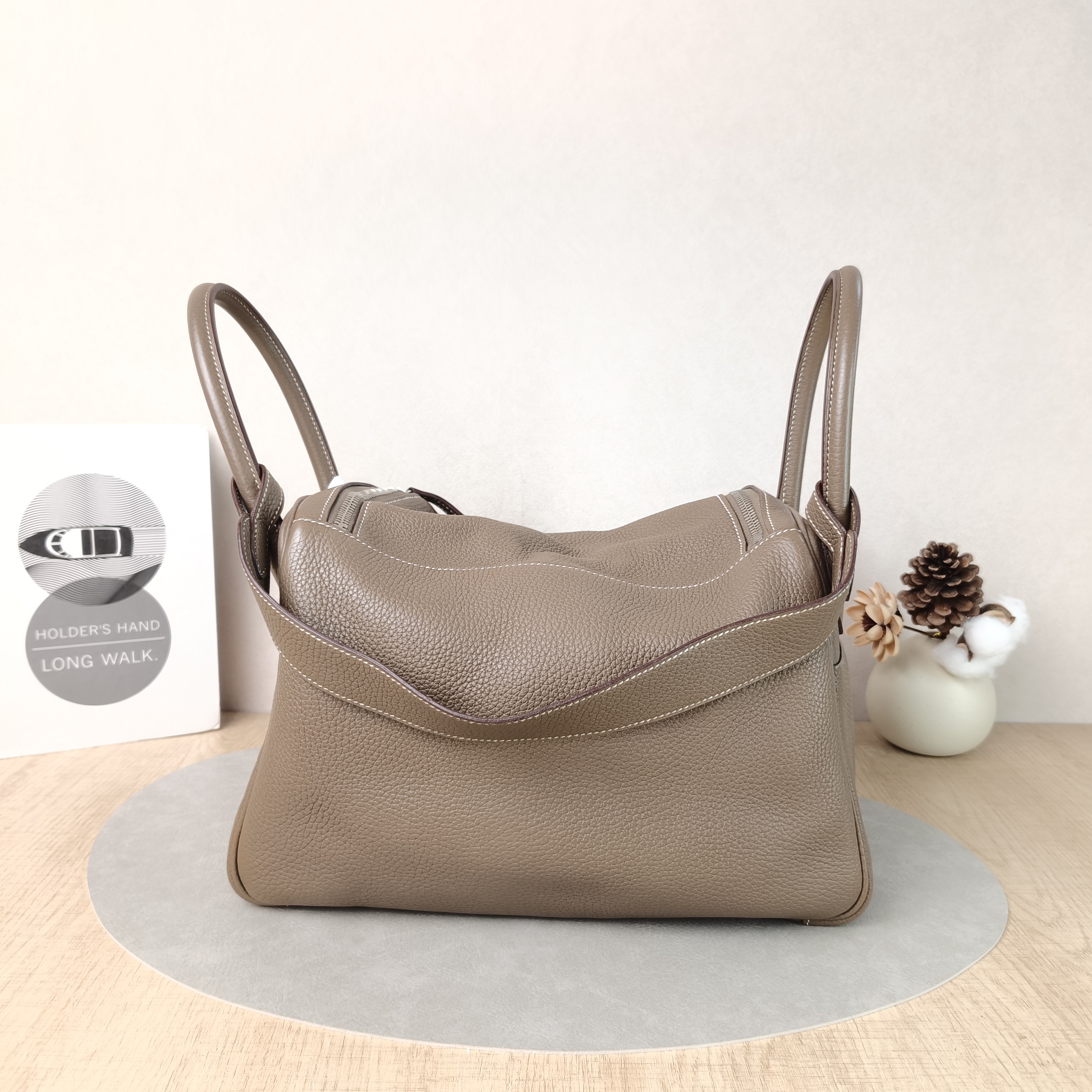 Hermès Shoulder Bag Lindy 30 TC Calfskin Medium30 × 15 × 19 cm — cover view 2 of 5