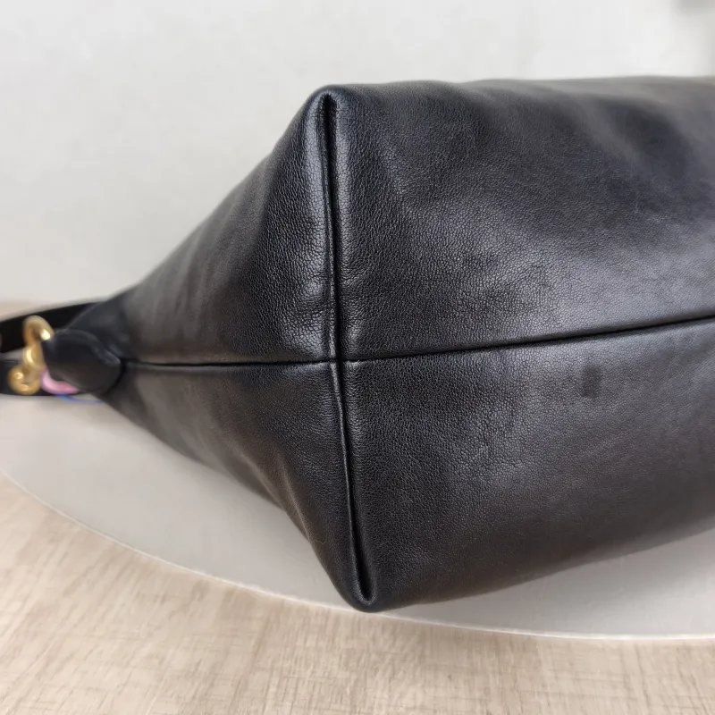 Miumiu Top Handle Bag Spirit Vanity Case Bag Cosmetic Bag Black Lambskin Medium 28 × 13 × 21.5 cm — detail view 6 of 12